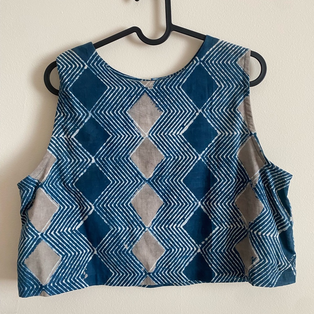 Maelu crop top- Levi print